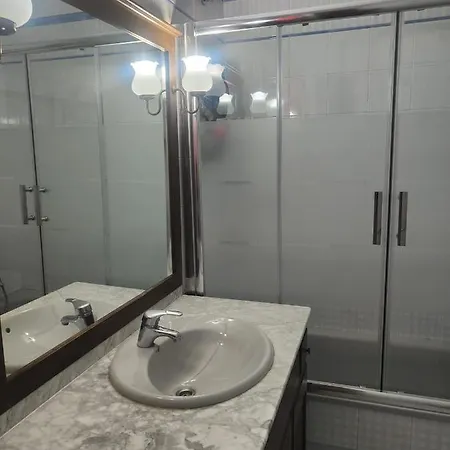 En El Centro De Con Garaje Y Aire Acondicionado Cádiz